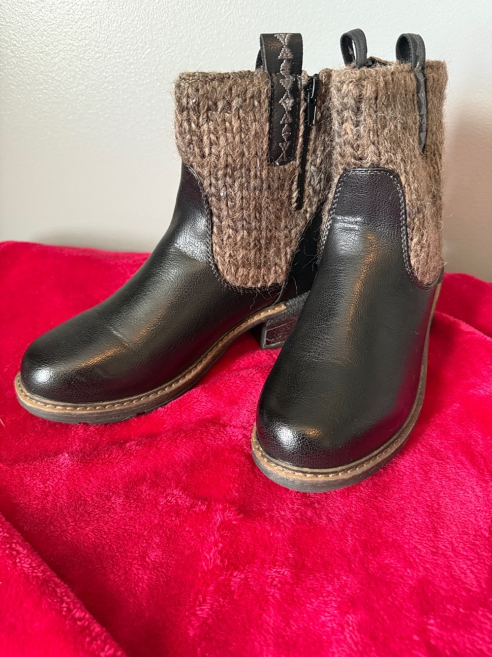 Muk Luks 
Women's Black Ombré Leather Ankle Boots with Brown Knit Cuff